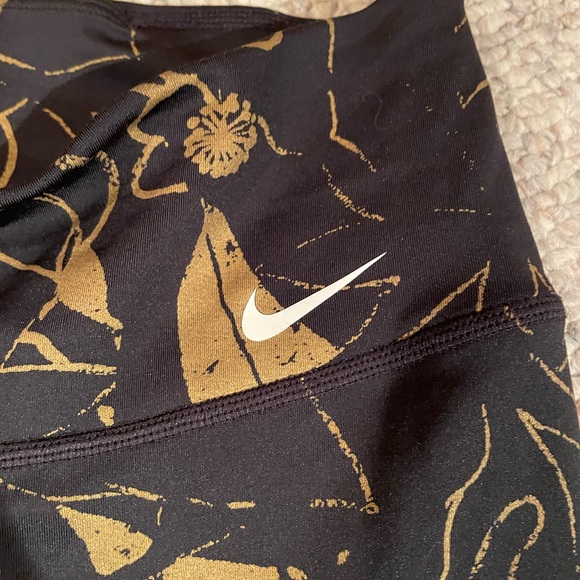 Nike gold and black spandex leggings for yoga - Picture 5 of 6